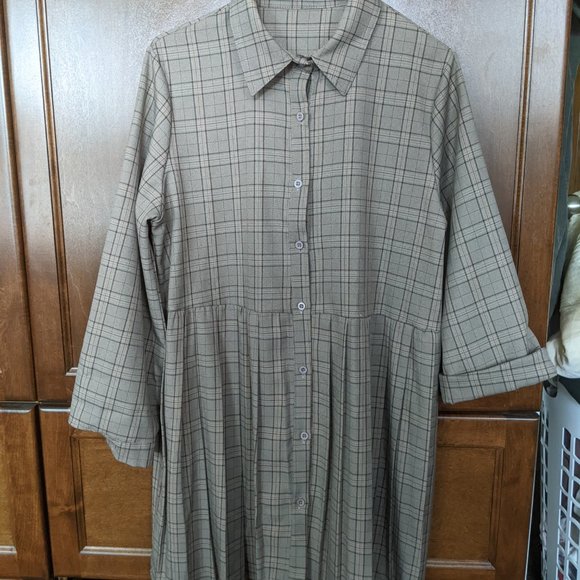 Plaid Pleated shirtdress - Picture 9 of 9